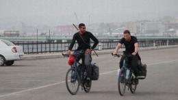 Fransa'da yaşayan İki arkadaş, Hacc vazifesi için bisikletle Kutsal topraklara doğru yola çıktı.